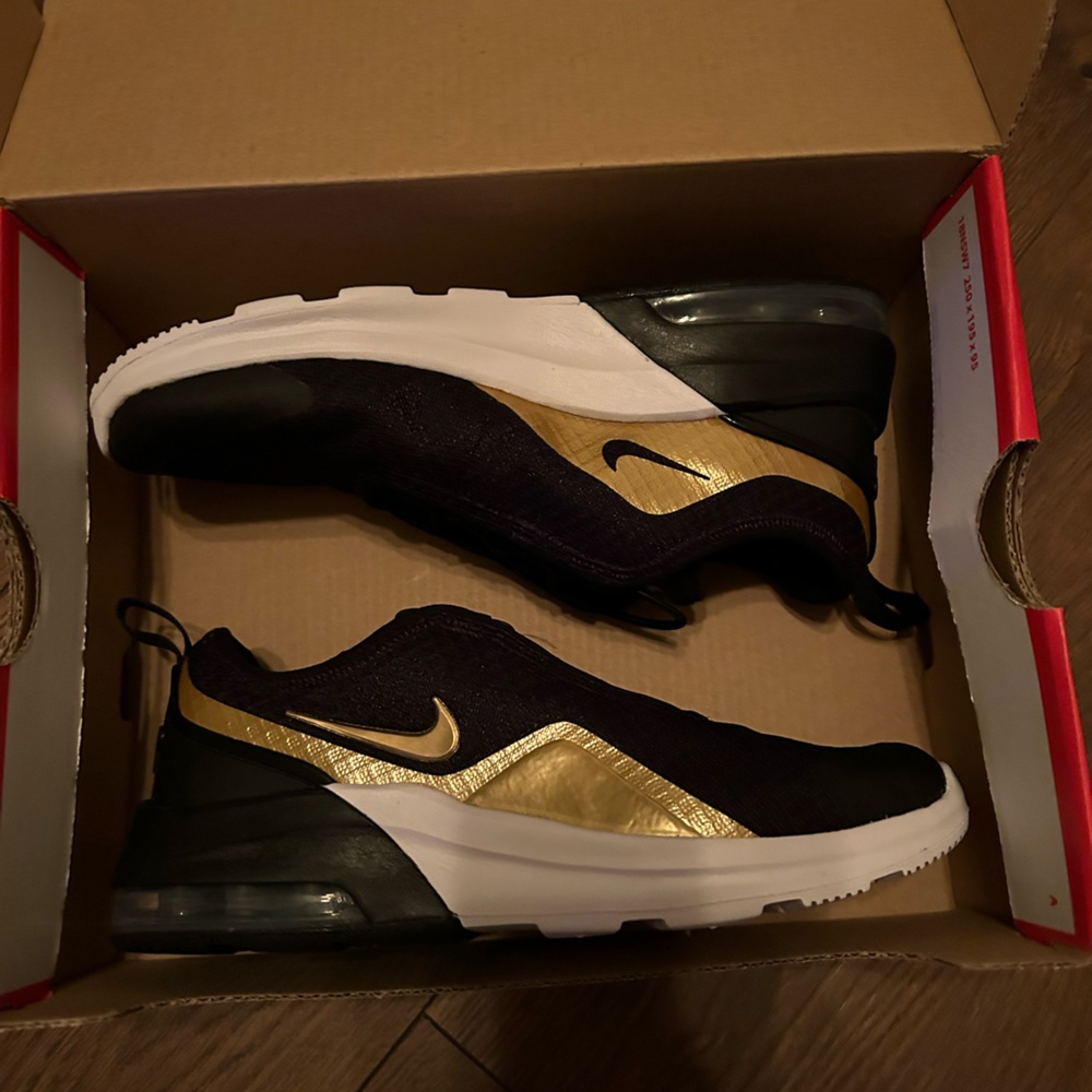NWT Nike Air Max Motion 2
